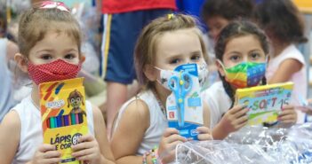 Educação inicia entrega dos kits de material escolar na Rede Municipal de Ensino