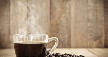 O CAFEZINHO NOSSO DE TODO DIA, FAZ BEM OU MAL PARA A SAÚDE?