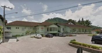 Idoso tem metade do corpo queimado em acidente com fogão à lenha