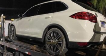 Motorista bêbado é preso dirigindo carro de luxo em Camboriú