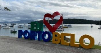 Procissão das Cruzes marca a Sexta-feira Santa em Porto Belo