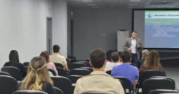 Médicos participam de palestra sobre o câncer de cabeça e pescoço