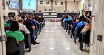 Câmara recebe Código de Defesa dos Animais de Itapema