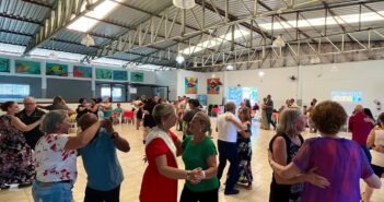 Baile especial marca retorno das atividades da melhor idade