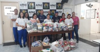 Cestas básicas arrecadas no Campeonato Itapemense de Futebol Amador são entregues na APAE