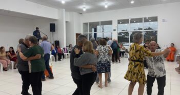Bailes movimentam as tardes da Secretaria da Pessoa Idosa