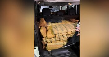 Carro que viajou mais de 12 horas abarrotado de maconha é interceptado em Itajaí